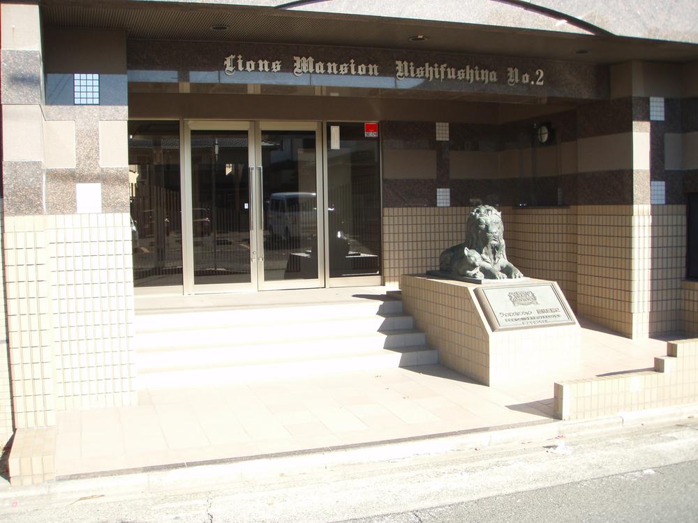 Entrance. Common areas