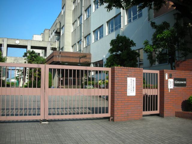 Primary school. Municipal Haruta to elementary school (elementary school) 520m