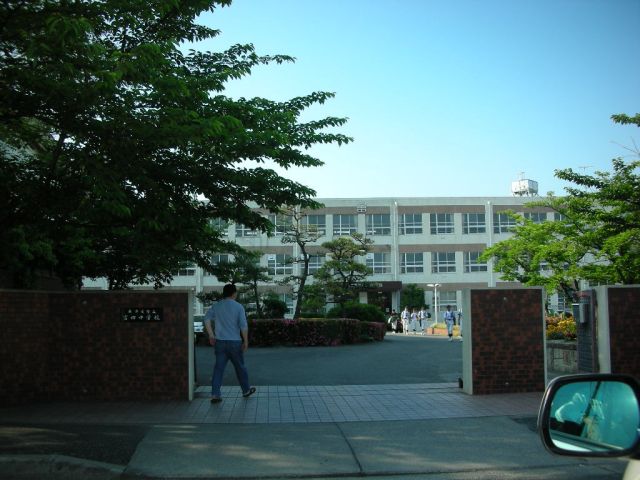 Junior high school. 310m up to municipal Tomita junior high school (junior high school)