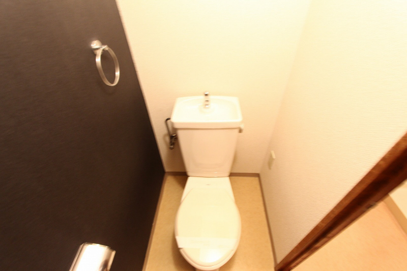 Toilet. accent ・ Is a cross of stretched the toilet.