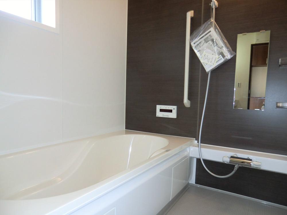 Bathroom. ◇ Bathroom ◇  Wide 1 tsubo size ・ Bathroom heating dryer ・ Warm bath ・ Otobasu ・ Accessibility ・ There bathroom window