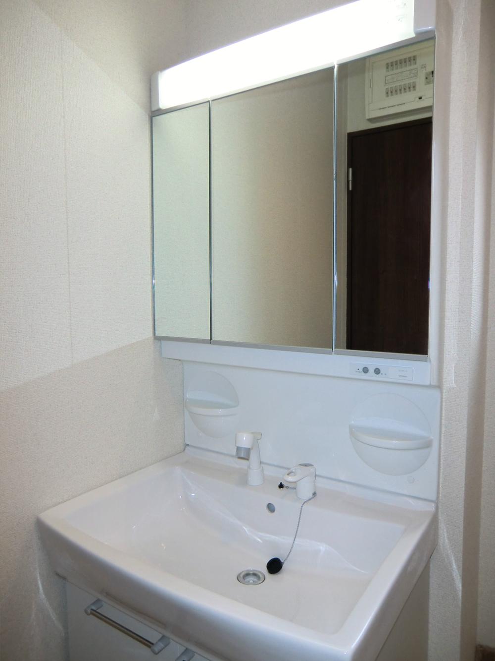 Other Equipment. Three-sided mirror Shampoo dresser ・ Fogging glass