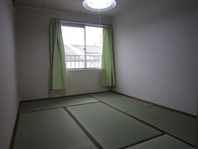 Other room space. It is calm Japanese-style room. 