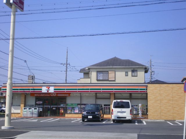 Convenience store. 760m to Seven-Eleven (convenience store)