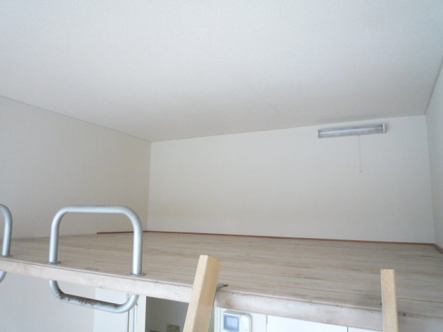 Other room space. Loft space is also wide