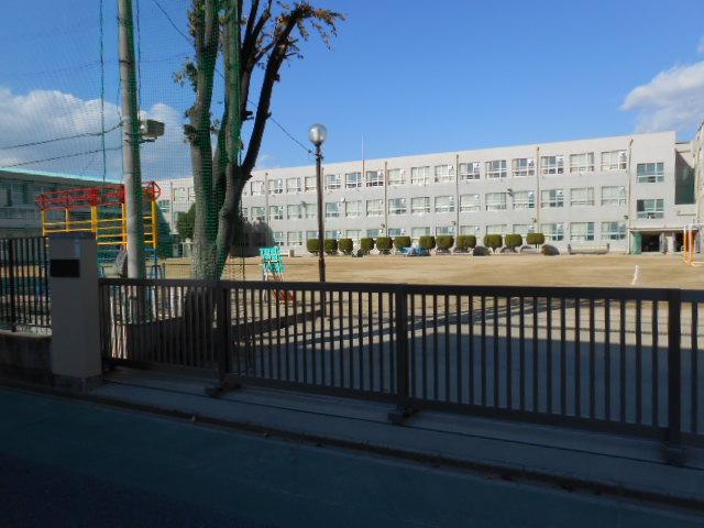 Primary school. 720m up to elementary school Nagoya Municipal Showa Bridge