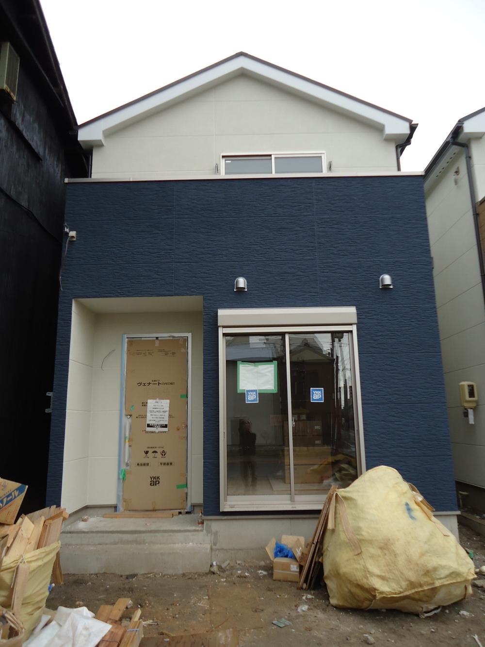 Local photos, including front road. Local (12 May 2013) Shooting Building 2 31,800,000 yen