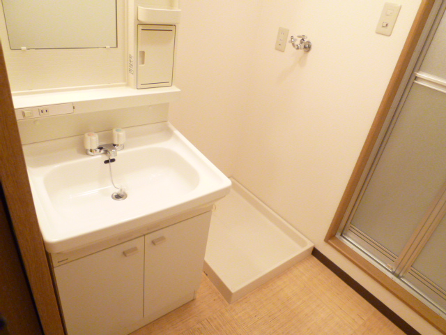 Washroom. Cosmetic wash basin is easy to use and there is also a shelf!