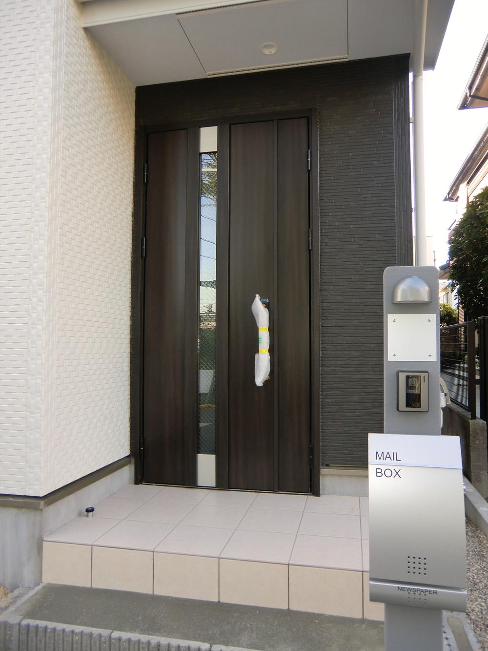 Entrance. ◇ entrance ◇  Fashionable post  Insulated door  