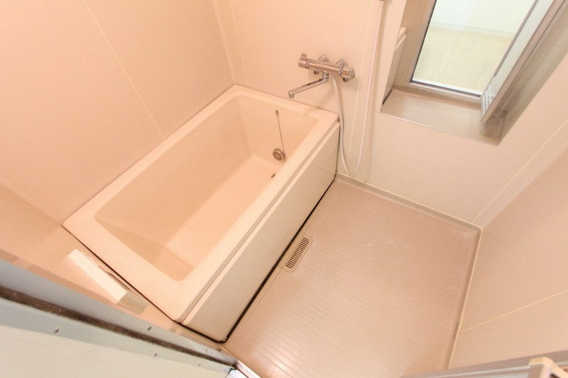 Bath.  ※ 301, Room interior photograph reference