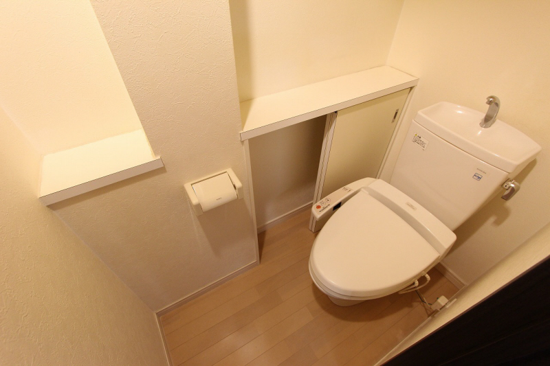 Toilet.  ※ 301, Room interior photograph reference