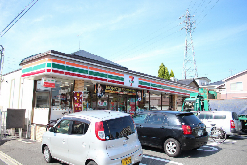 Convenience store. Seven-Eleven Nagoya Nakago 2-chome up (convenience store) 190m