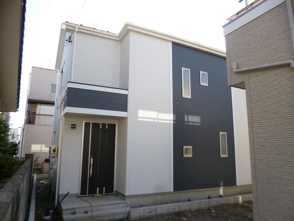 Local appearance photo. ● ○ ● ○ 2 Building Exterior ○ ● ○ ●    Model guidance is also available  Please feel free to contact us! 