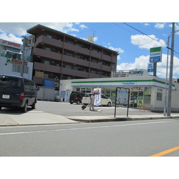 Convenience store. FamilyMart launch chome store up (convenience store) 300m