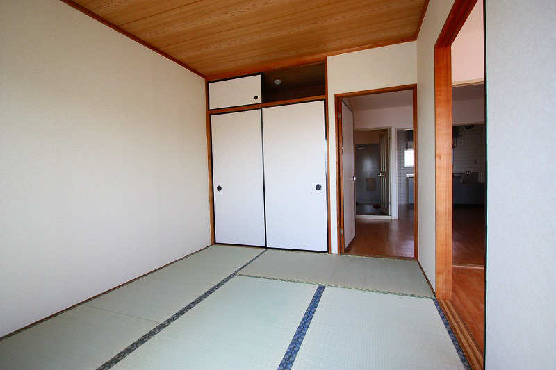 Living and room. 6 Pledge of Japanese-style room