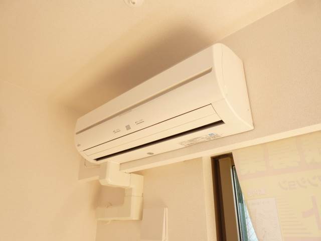 Other Equipment. Air conditioning (The photograph is an image)