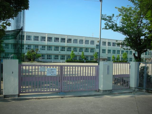 Primary school. Municipal Toyoharu up to elementary school (elementary school) 510m