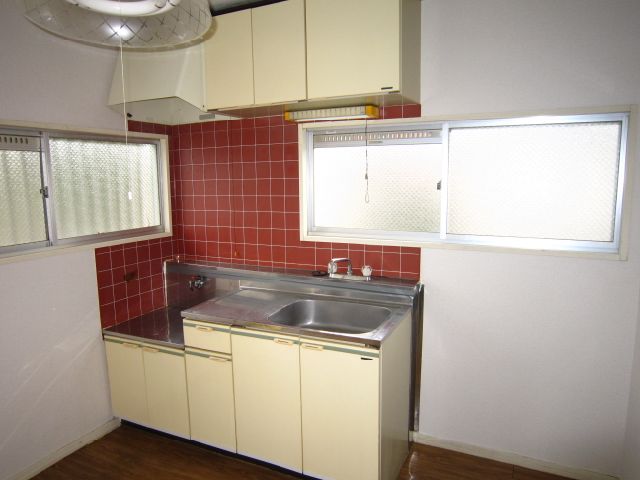 Kitchen. Gas stove can be installed in the kitchen