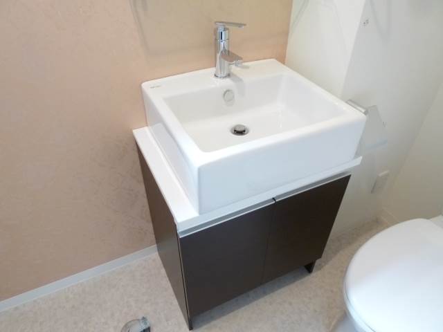 Washroom. I am happy and stylish independent wash basin ☆ (Photo image)