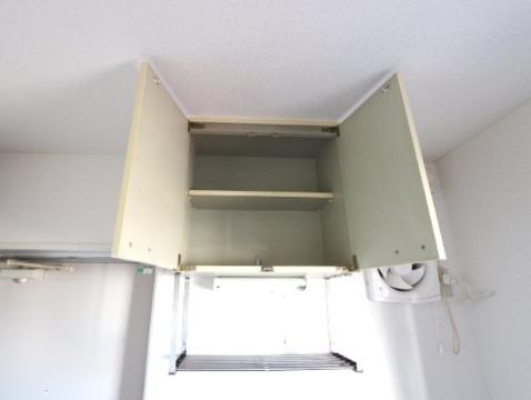 Other room space. Hanging cupboard