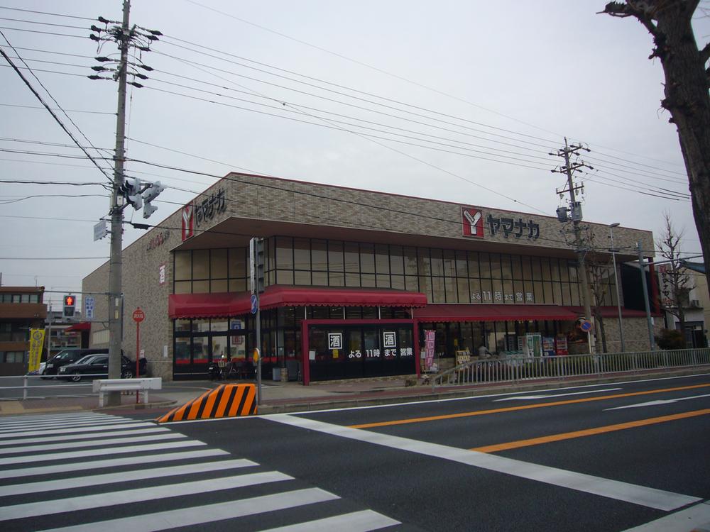 Shopping centre. Yamanaka walk 8 minutes 642m