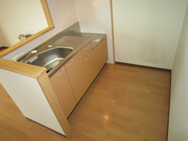 Kitchen. Gorgeous counter kitchen also looks