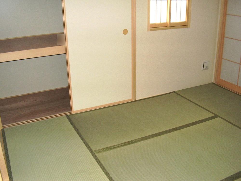 Non-living room. 1 Building First floor Japanese-style room, which was adjacent to LDK