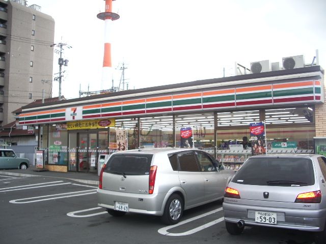 Convenience store. 230m to Seven-Eleven (convenience store)