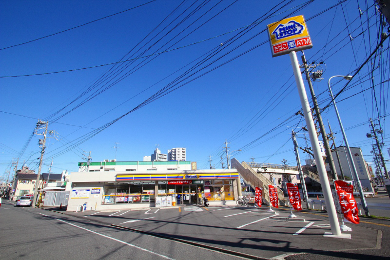 Convenience store. MINISTOP up (convenience store) 190m