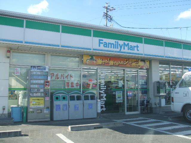 Convenience store. 422m to FamilyMart Nakamura Higashiyado the town shop