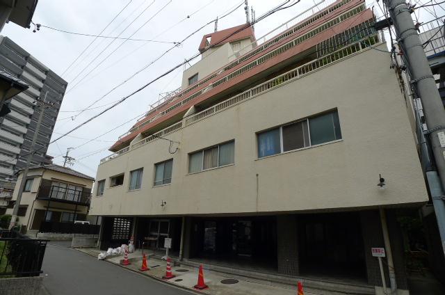 Local appearance photo. Local (June 2012) shooting