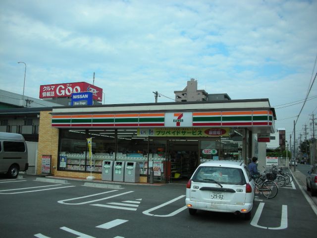 Convenience store. 190m to Seven-Eleven (convenience store)