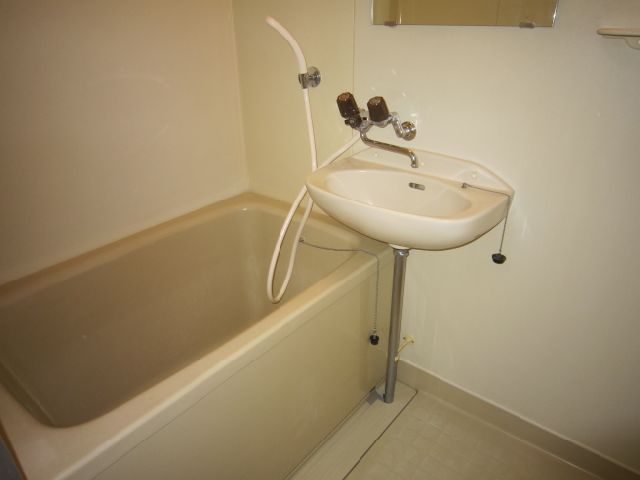 Bath. Spacious bathroom, Cute also wash bowl small size
