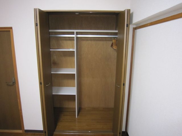 Receipt. With shelf, It has become a convenient storage.
