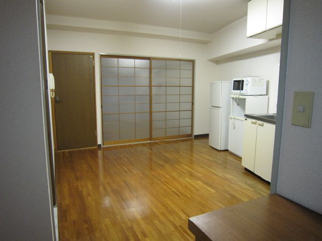 Living and room. It seems put a dining table.