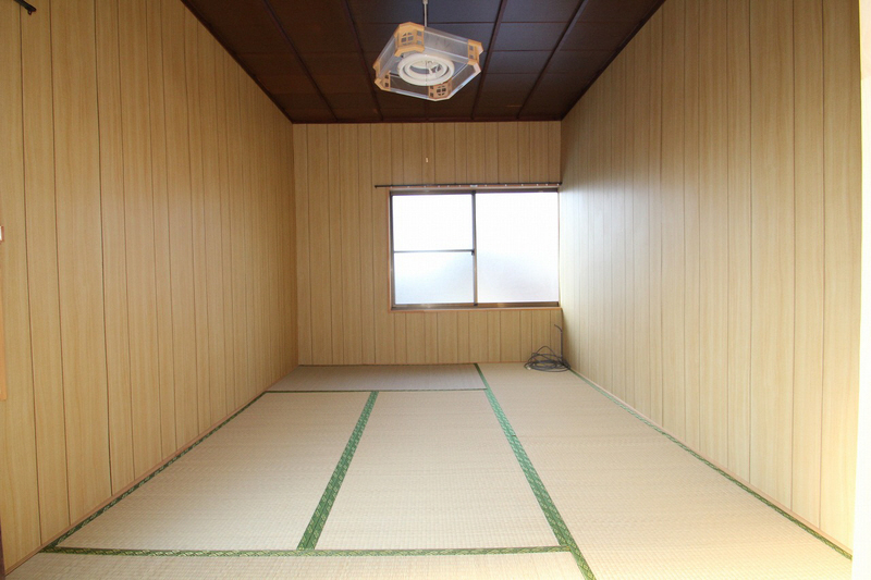 Living and room. I think you calm the Japanese-style room