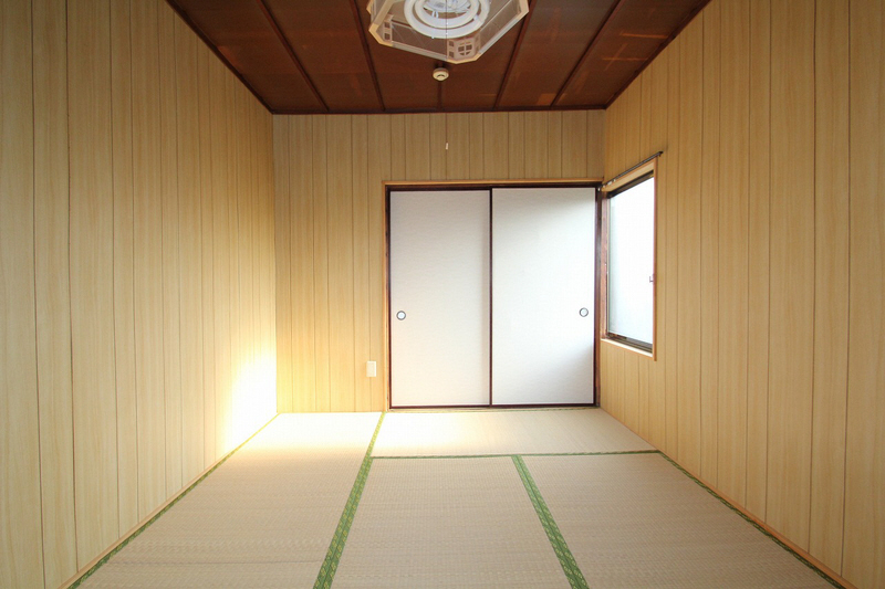 Living and room. Let's nourish the Japan of mind