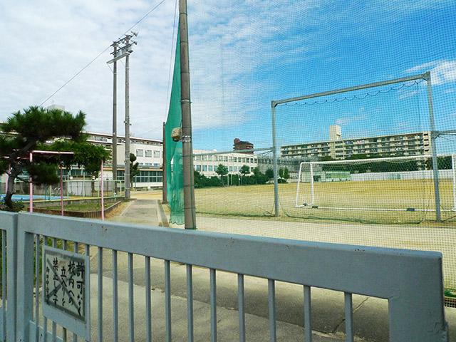 Junior high school. 982m to Nagoya Municipal Onta junior high school