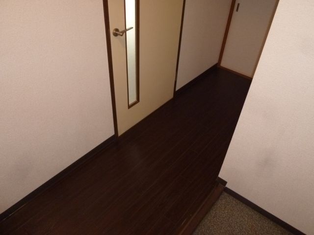 Other room space. Corridor