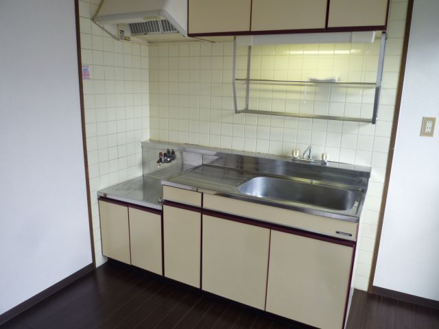 Kitchen. Gas stove can be installed