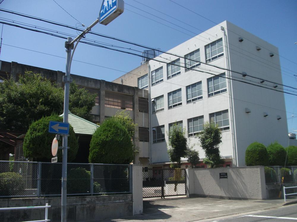 Primary school. 640m to Nagoya City Hachisha Elementary School