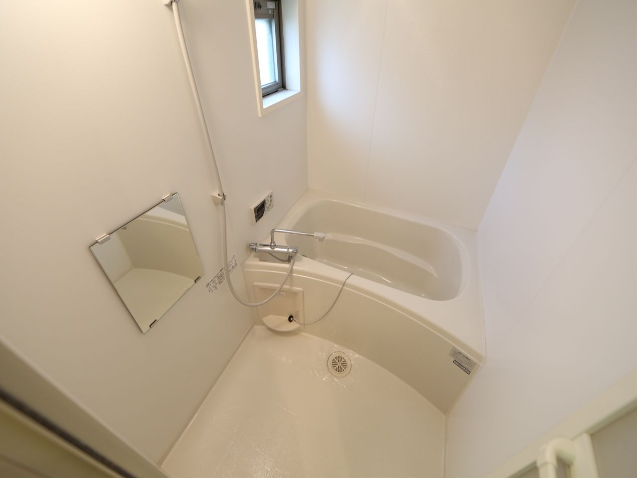 Bath. With reheating Bathing with bathroom heating dryer With windows (ventilation good)