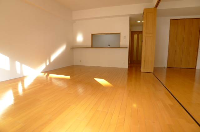 Living and room. It is open-minded LDK of south-facing ☆ 