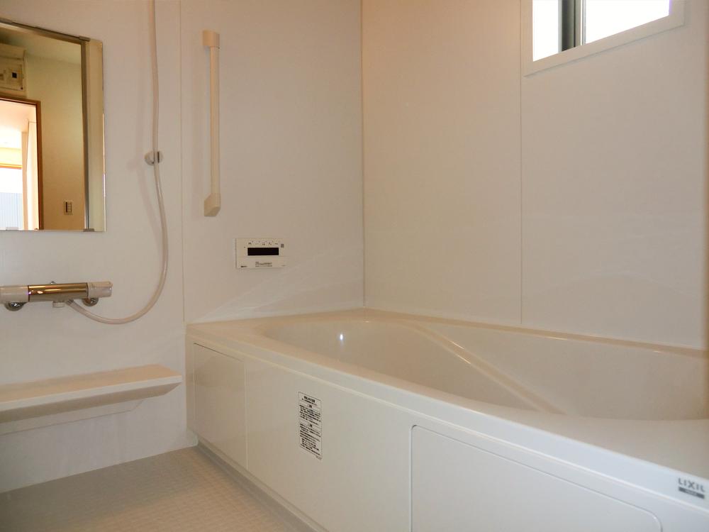 Bathroom. ◇ Bathroom ◇  Wide 1 tsubo size ・ Bathroom heating dryer ・ Warm bath ・ Otobasu ・ Barrier-free ・ There bathroom window