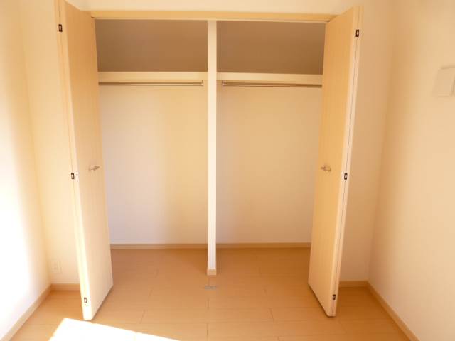 Receipt. Closet (The photograph is an image)
