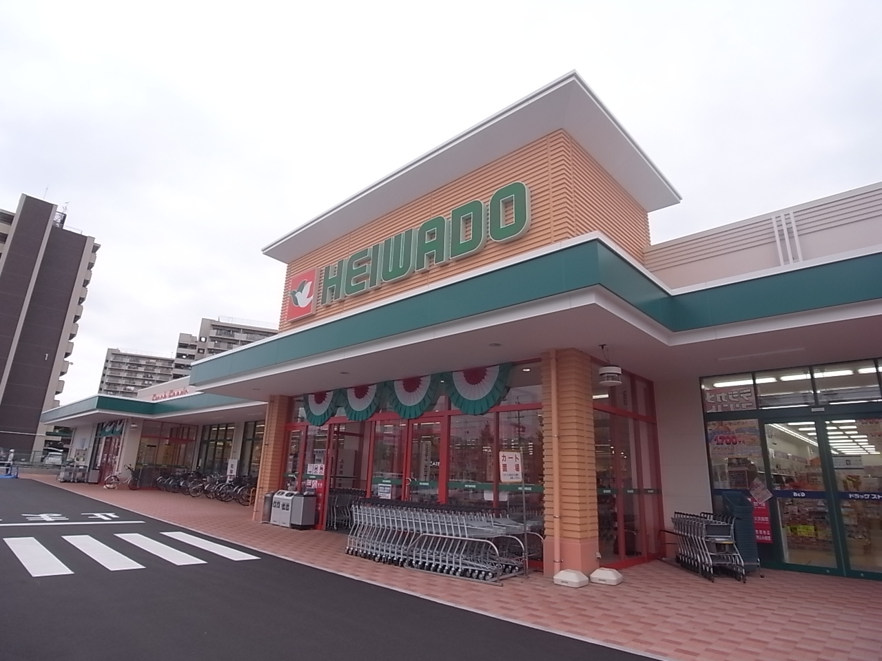 Supermarket. Heiwado Hosei store up to (super) 433m