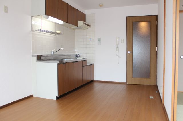 Living and room. There are also put space, such as a refrigerator.