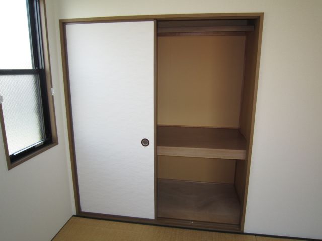 Receipt. Storage space of the Japanese-style room. 