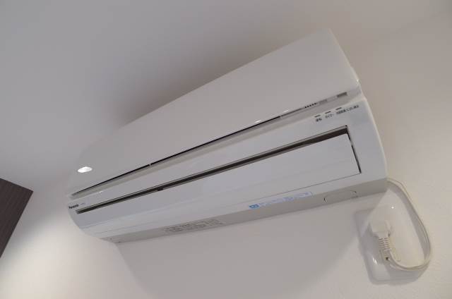 Other Equipment. Air conditioning (The photograph is an image)