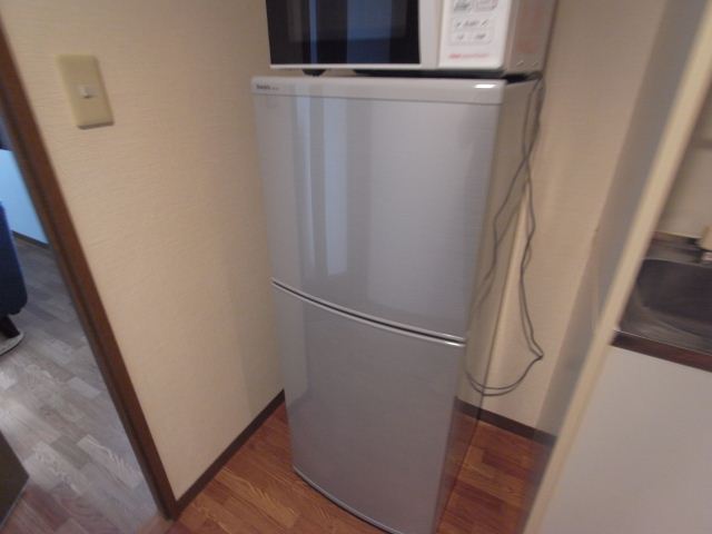 Kitchen. Space to put the refrigerator has been secured in the kitchen